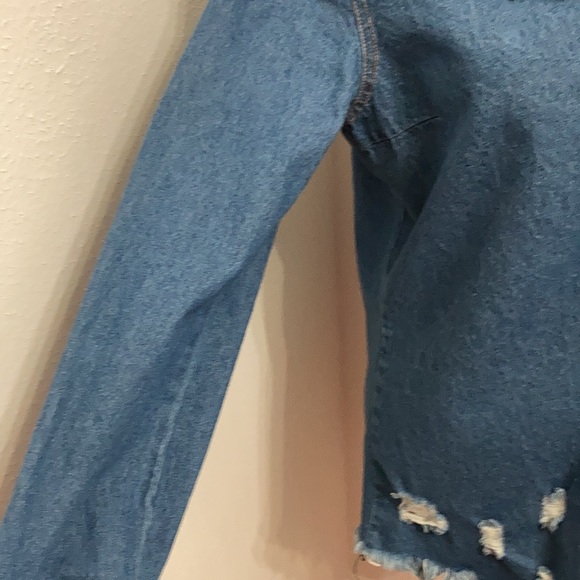 EUC Distressed Denim  Top Size Medium - Picture 7 of 10